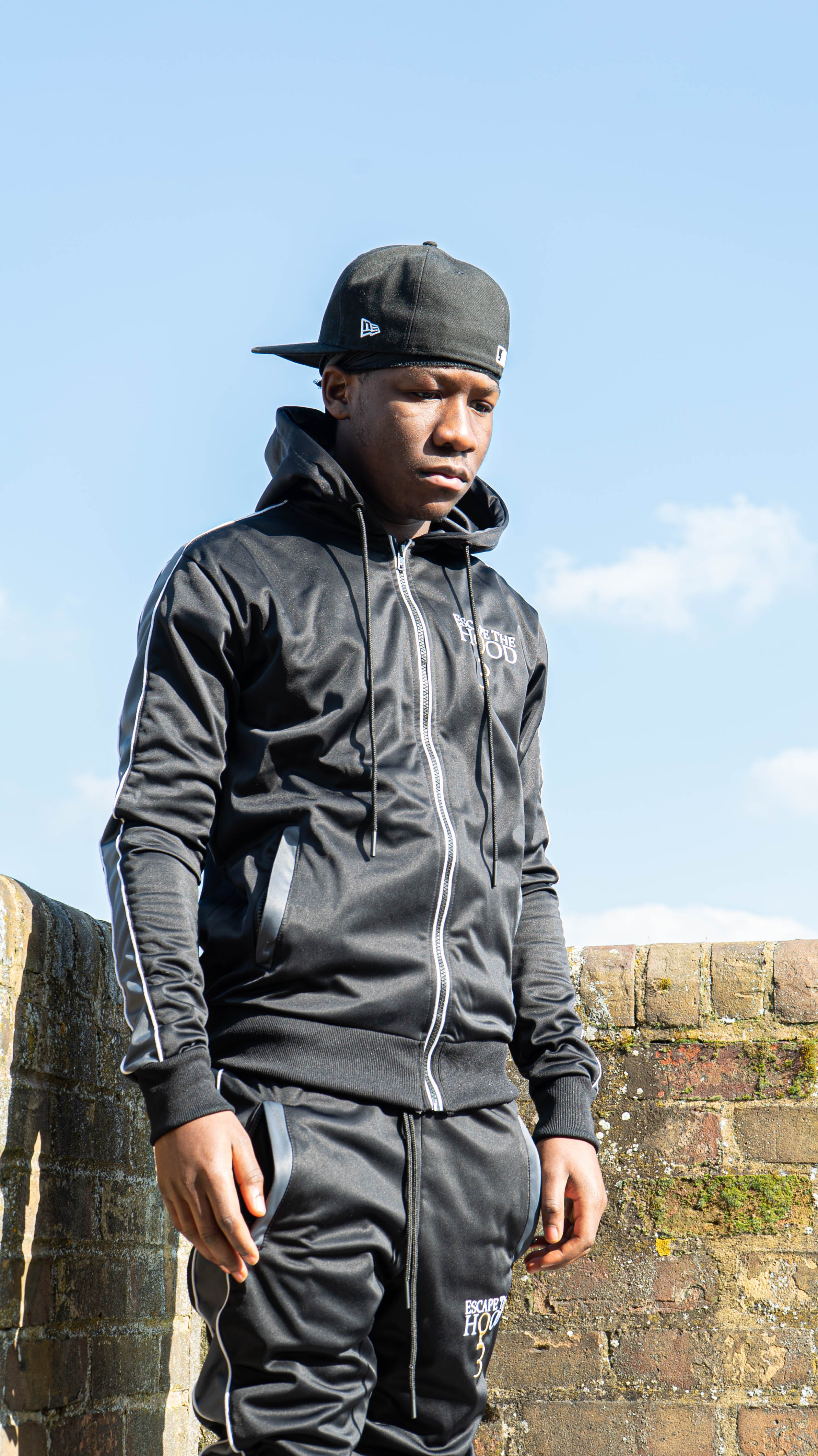 Tuta nera con pannelli