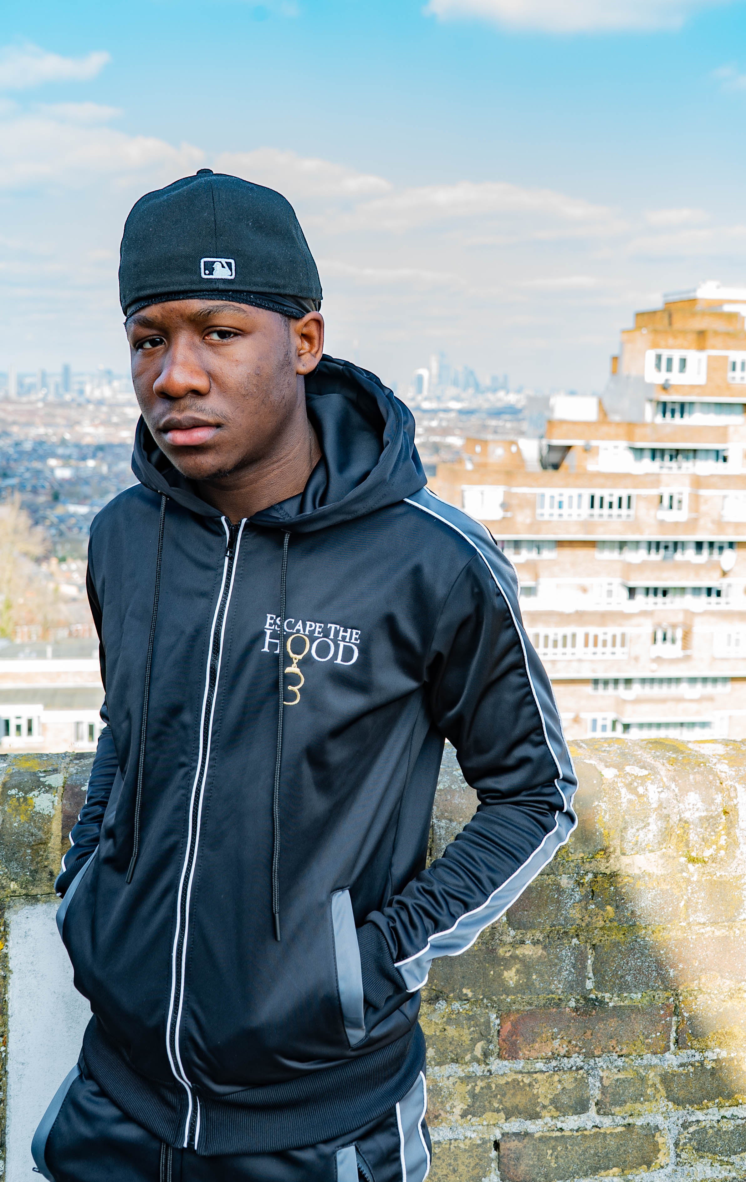 Tuta nera con pannelli