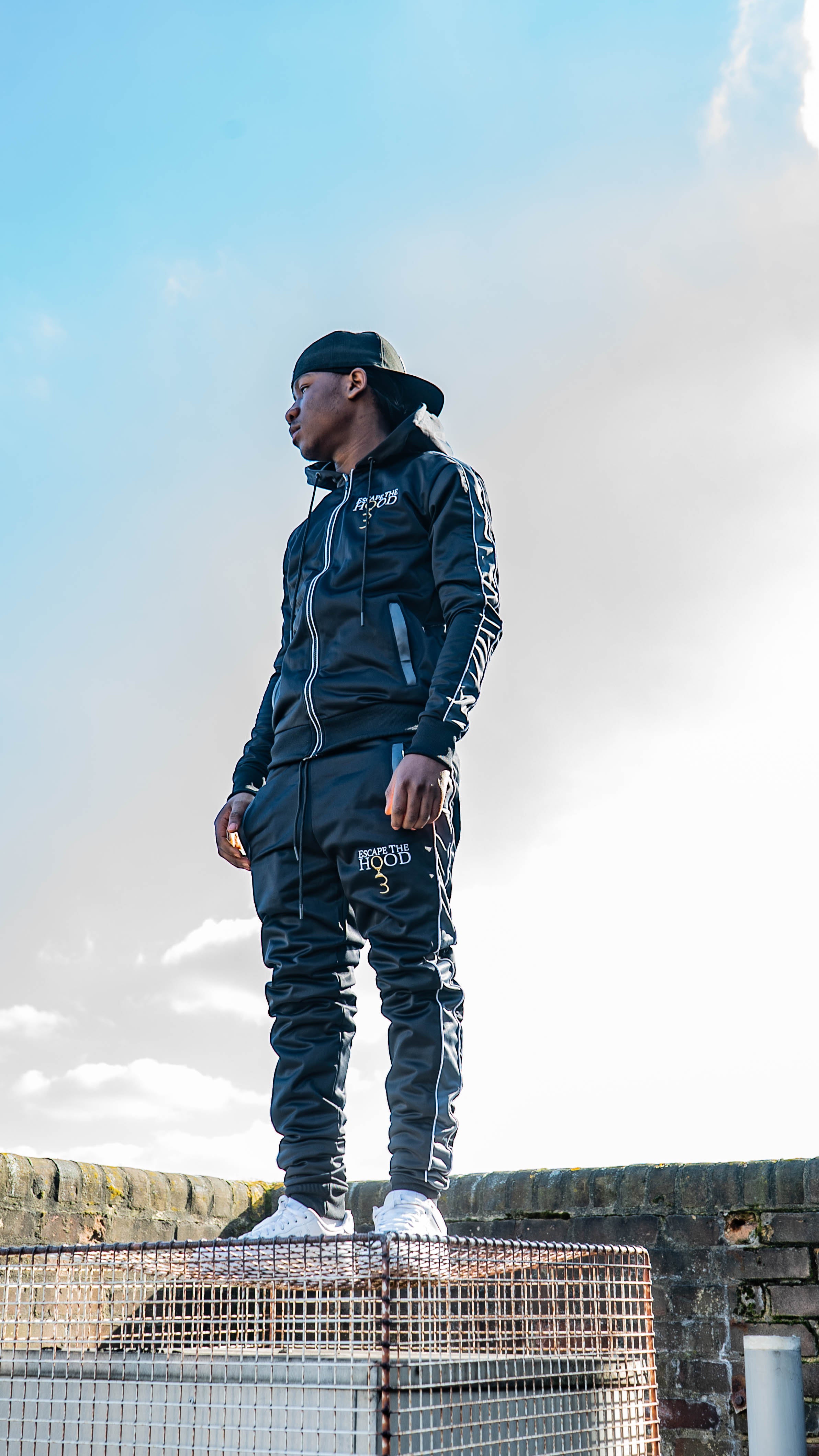 Tuta nera con pannelli