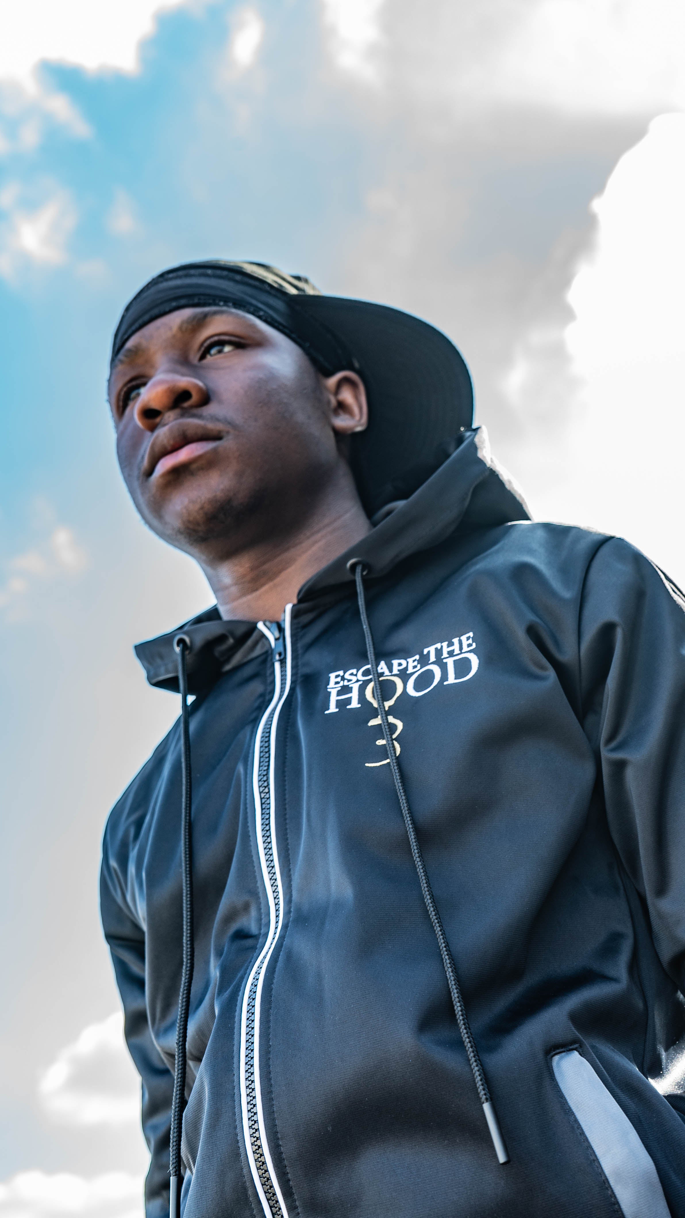 Tuta nera con pannelli